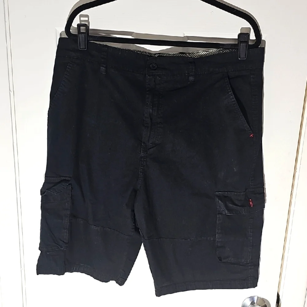Beverly‎ Hills Polo Club Men's Black Cargo Shorts. Size 38.